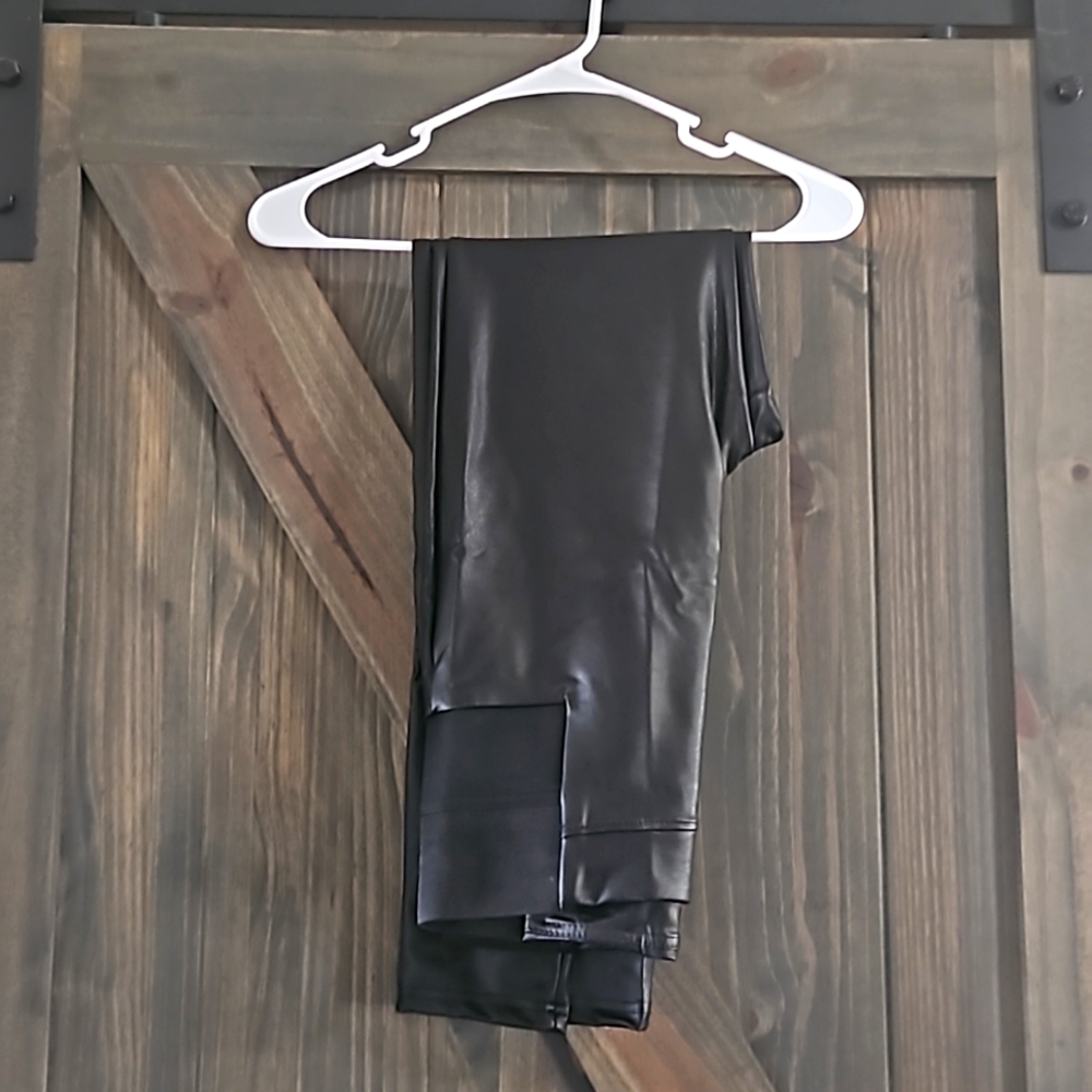 💥SALE! NWOT A new day faux leather size small.